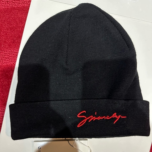 GIVENCHY UNISEX SCRIPT LOGO WOOL BEANIE BLACK RED - Picture 4 of 11